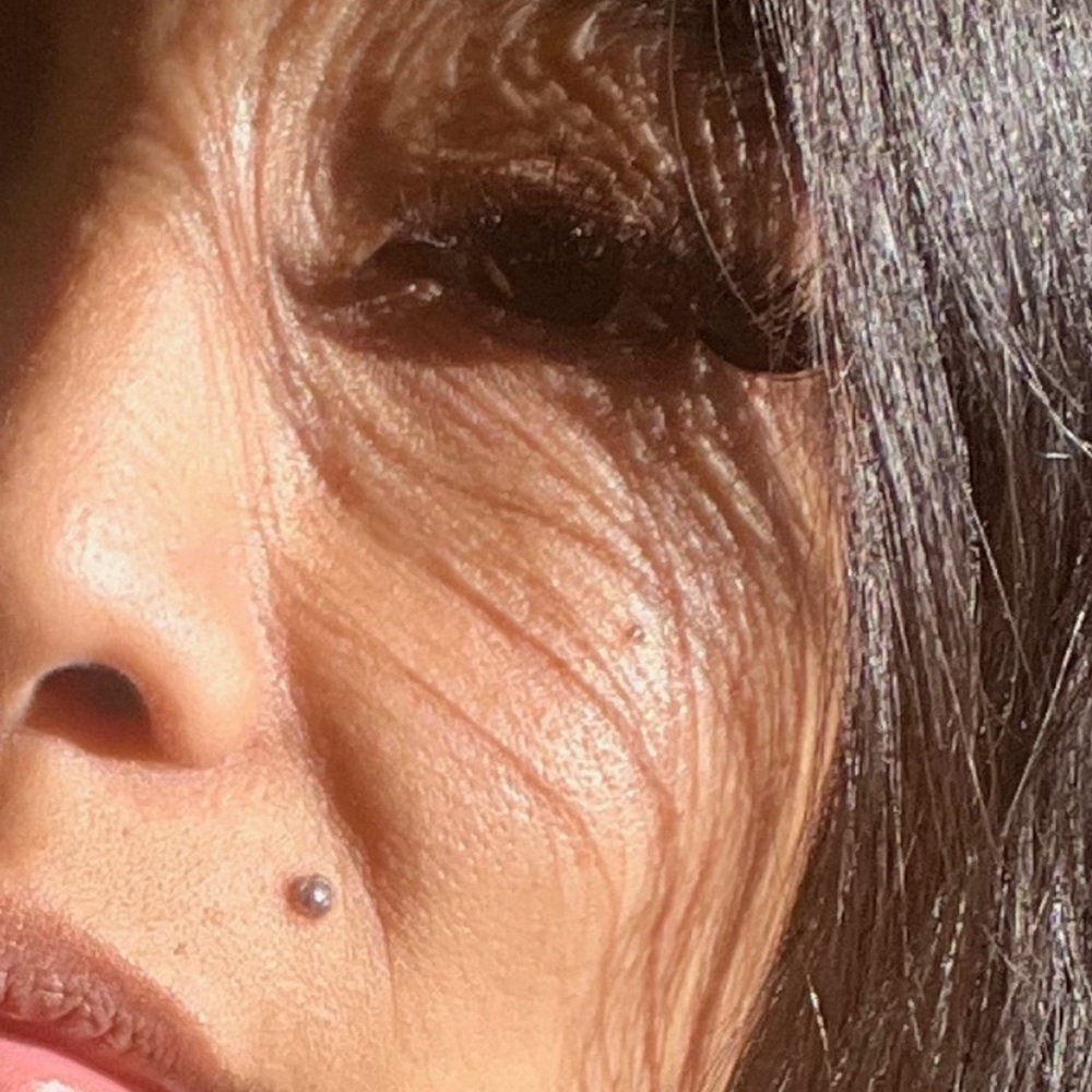 Meet your Posher, Manuka! I love jackets, dresses, and boots.